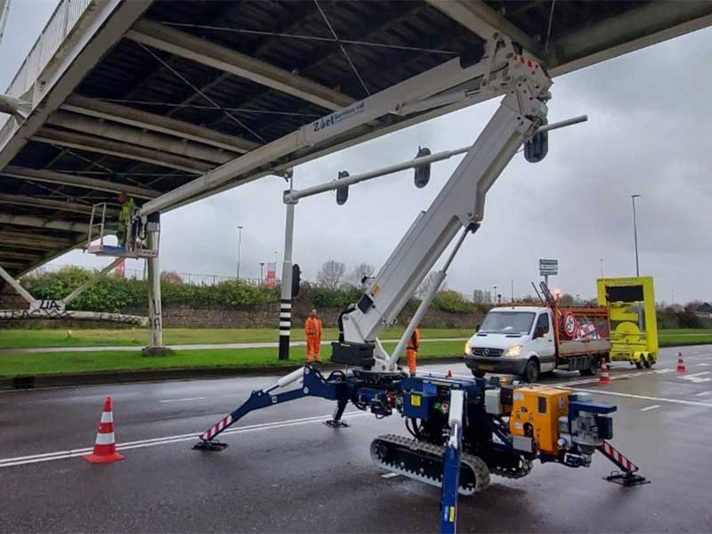 Je bekijkt nu Reparatie voetgangers brug Amsterdam Zuidoost