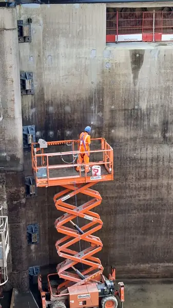 Reiniging sluiscomplex - Prinses Marijkesluis