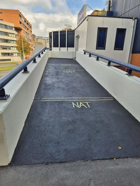 Brug reinigen, betonherstel en slijtlaag Zoetermeer